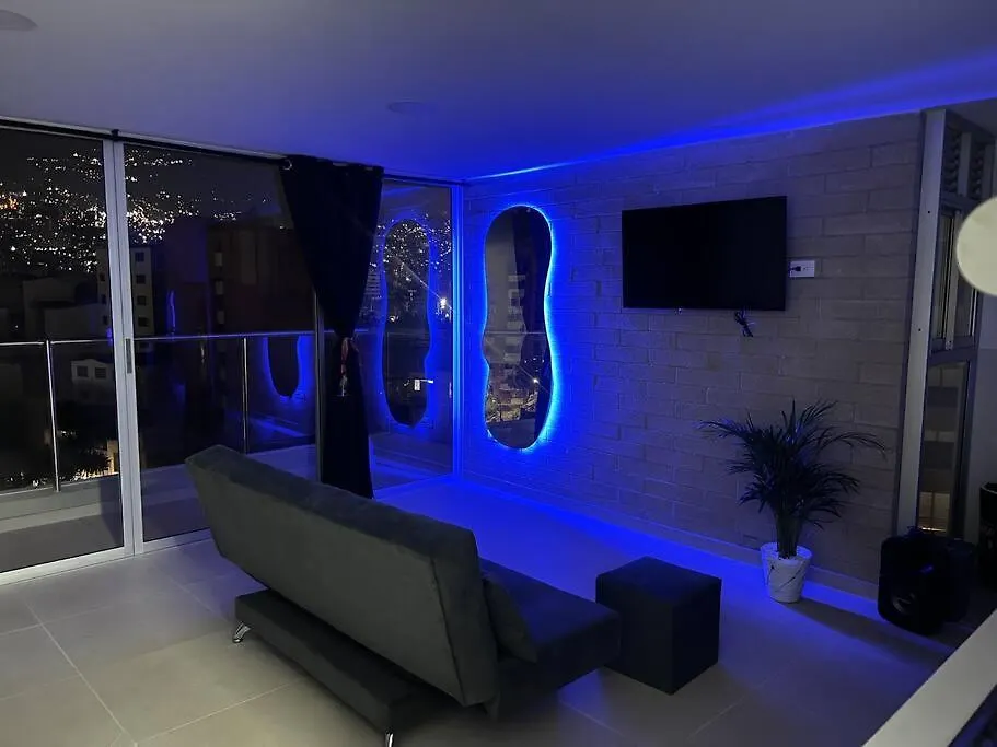 Apartamento En Maravilloso Laureles Con Piscina 801 Medellin 0*,