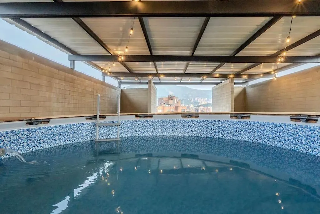 Apartamento En Maravilloso Laureles Con Piscina 801 Medellin 0*,  Colombia